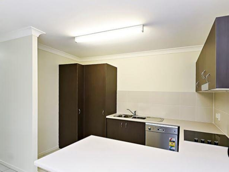 2/7 Bluegrass Crecent, Hillcrest, QLD 4118 Australia
