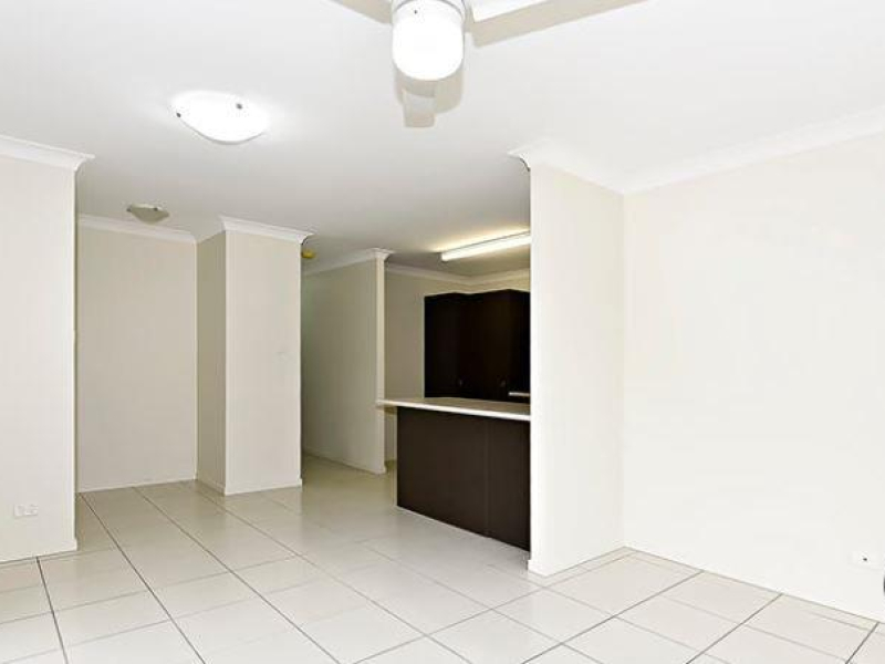 2/7 Bluegrass Crecent, Hillcrest, QLD 4118 Australia