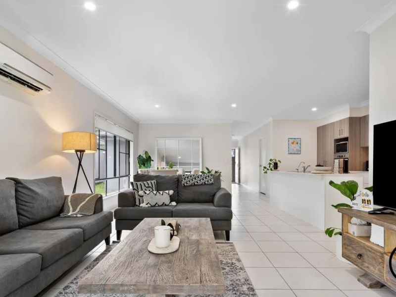 24 Valley Mist Place, Maudsland, QLD 4210