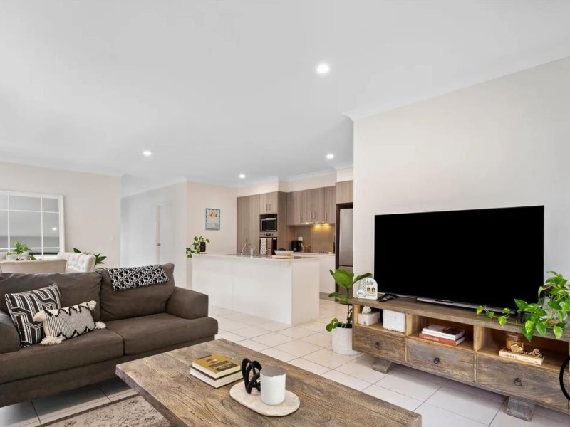 24 Valley Mist Place, Maudsland, QLD 4210
