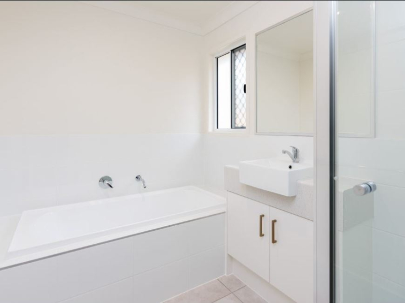 1/52a Brentwood Drive, Bundamba, QLD 4304