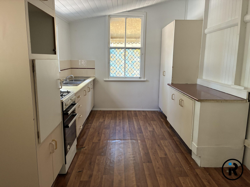 37 Lowry Street, North Ipswich, QLD 4305 Australia