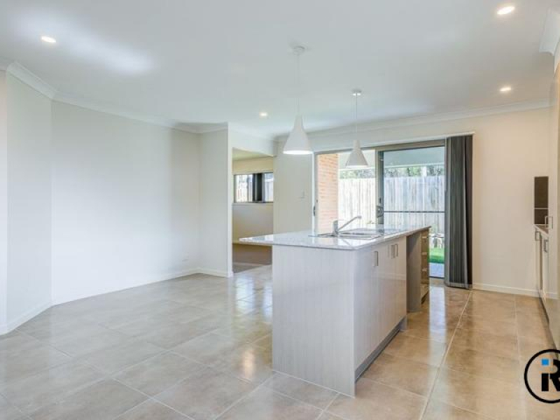 19 Bloomfield Avenue, Park Ridge, QLD 4125