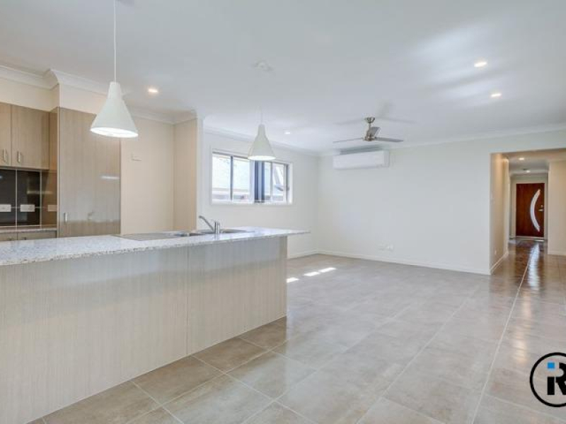 19 Bloomfield Avenue, Park Ridge, QLD 4125