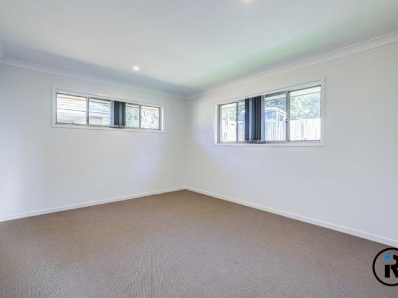 19 Bloomfield Avenue, Park Ridge, QLD 4125