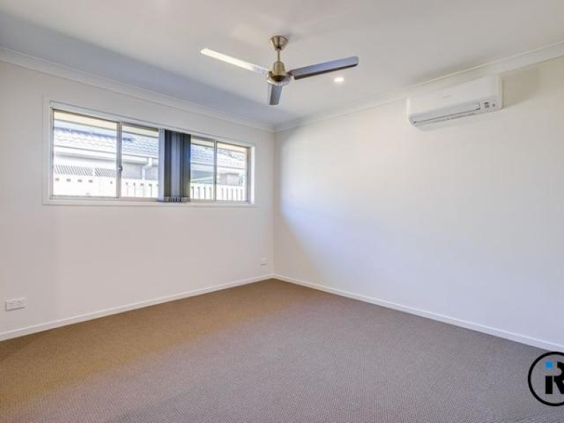 19 Bloomfield Avenue, Park Ridge, QLD 4125