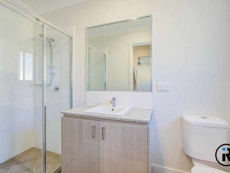 19 Bloomfield Avenue, Park Ridge, QLD 4125