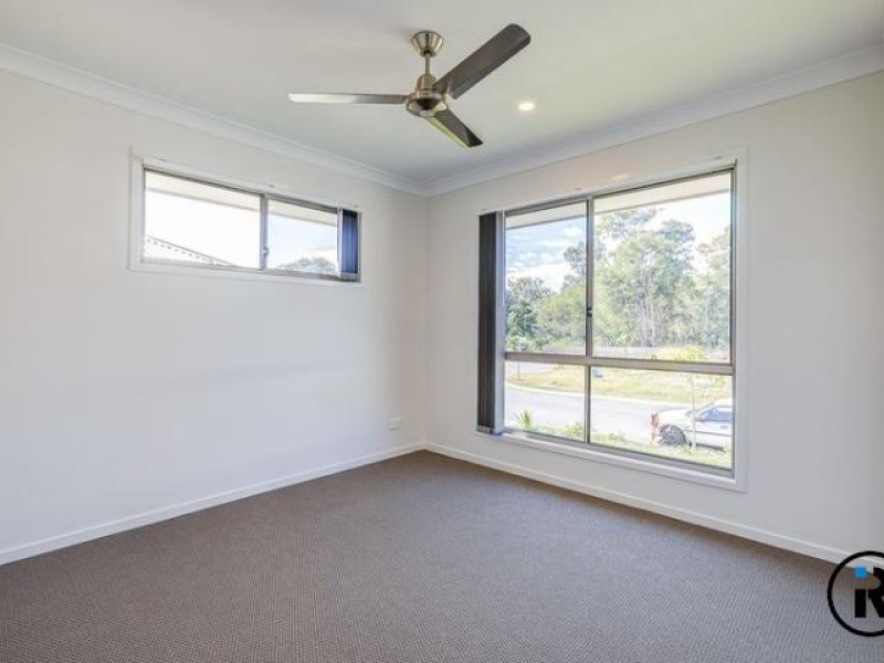 19 Bloomfield Avenue, Park Ridge, QLD 4125