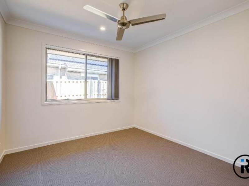 19 Bloomfield Avenue, Park Ridge, QLD 4125