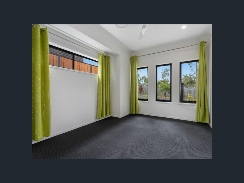 9 Woodward Place, DEEBING HEIGHTS, QLD 4306 Australia